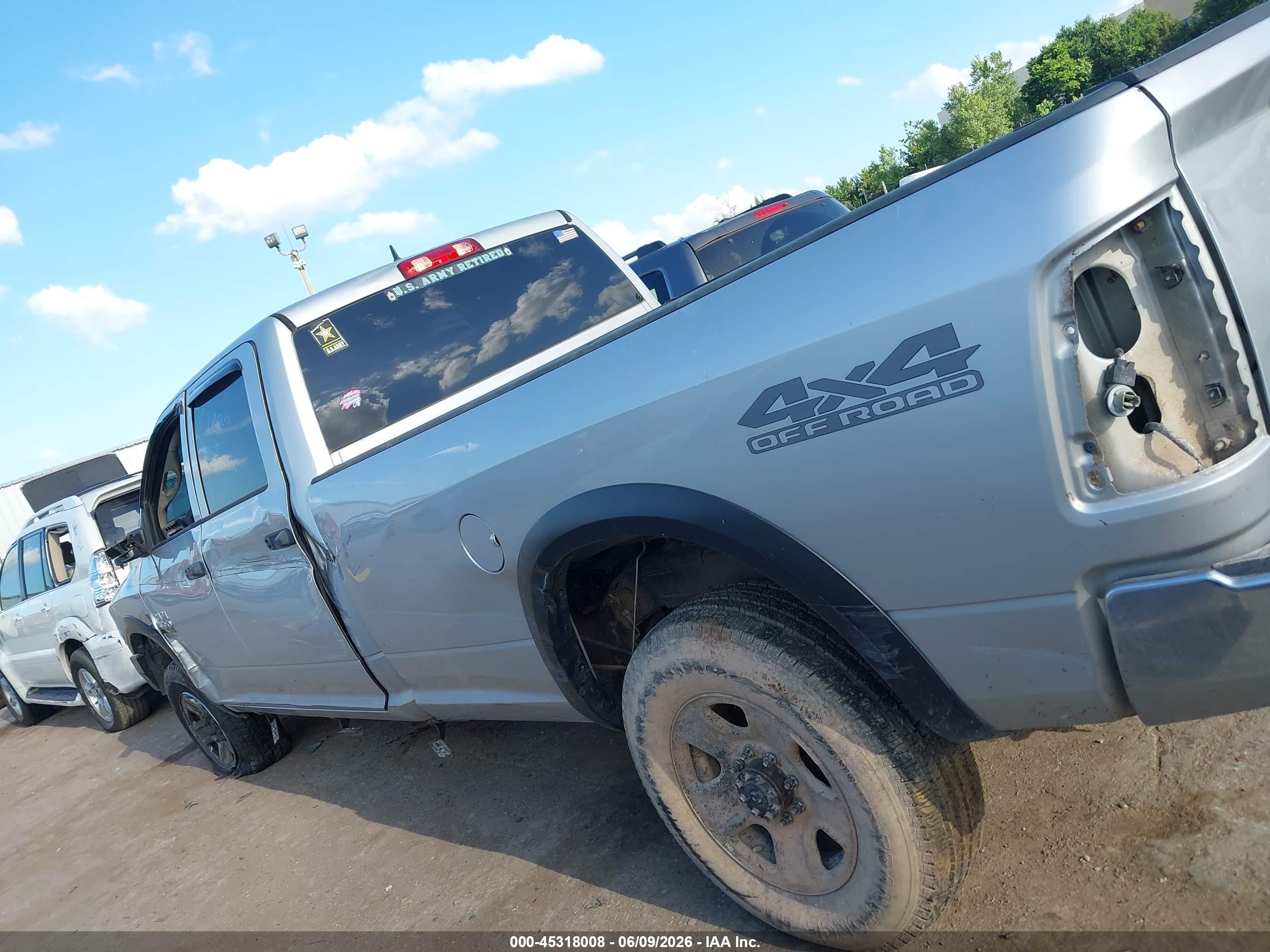 2018 RAM 2500 TRADESMAN  4X4 8' BOX