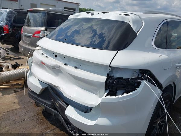 2024 PORSCHE CAYENNE