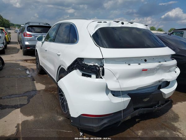 2024 PORSCHE CAYENNE