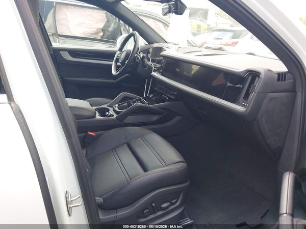 2024 PORSCHE CAYENNE