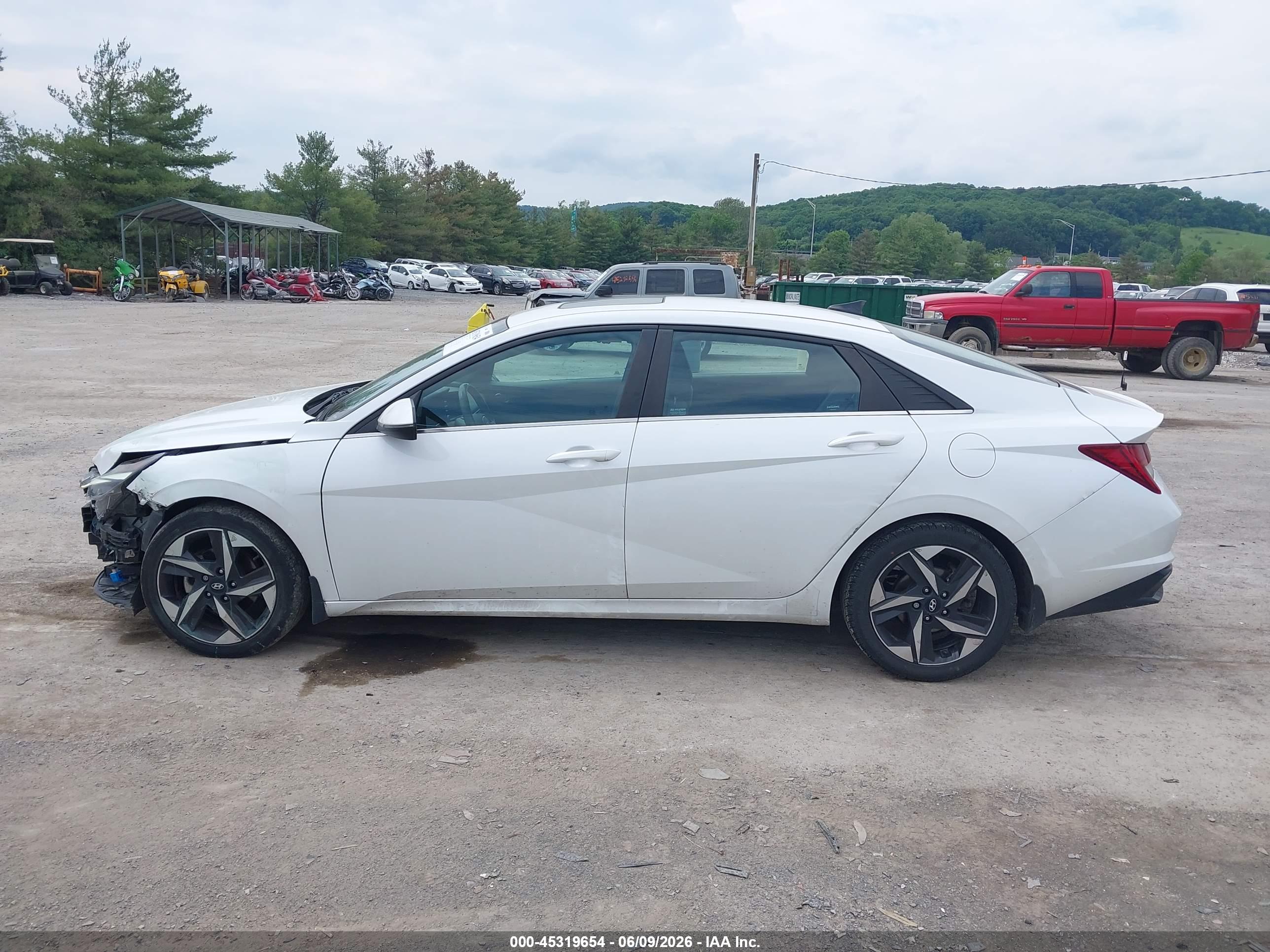 2022 HYUNDAI ELANTRA SEL