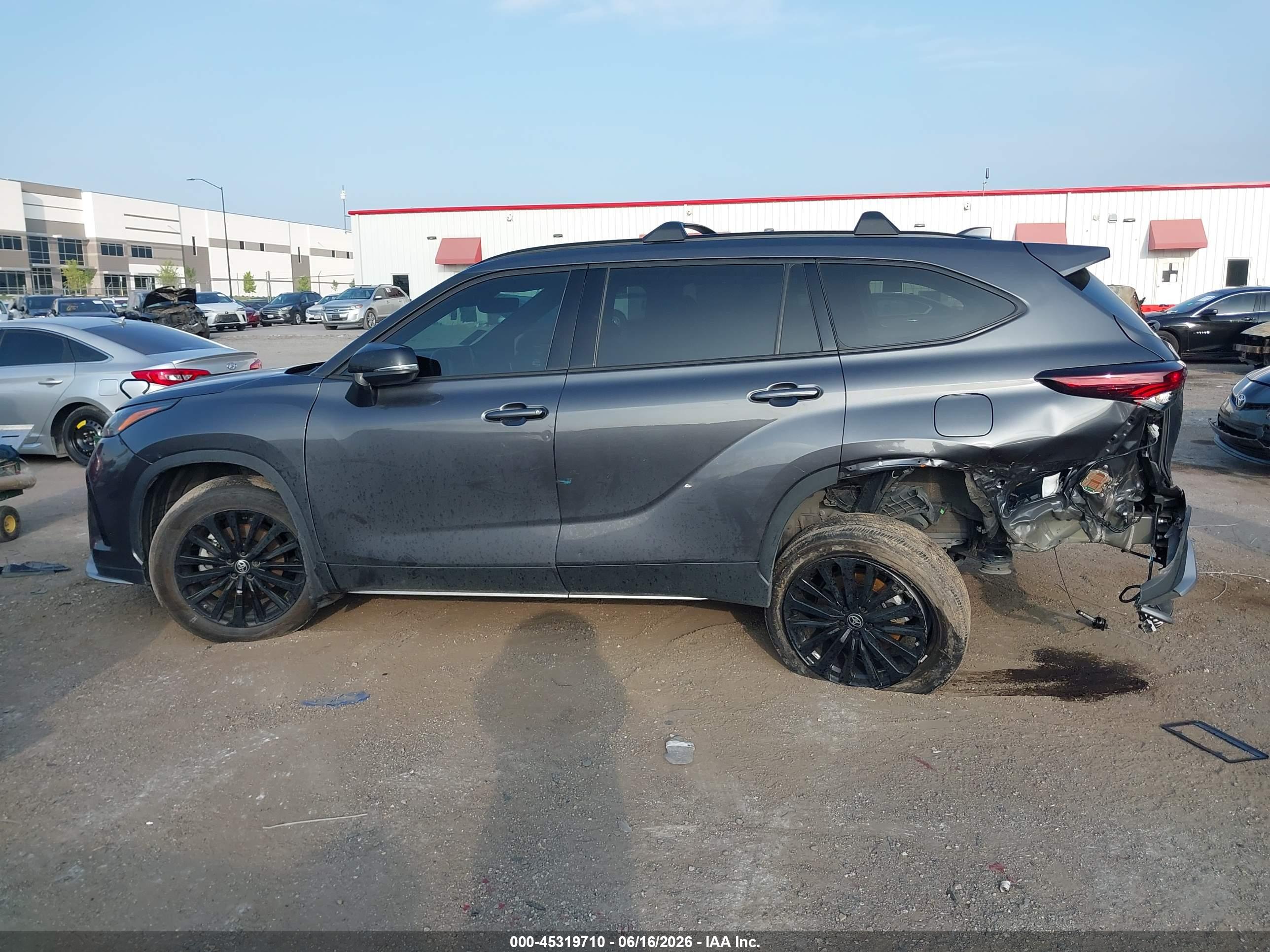 2025 TOYOTA HIGHLANDER XSE