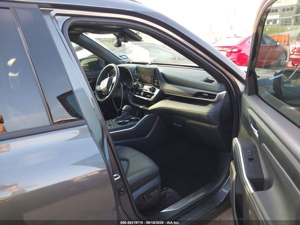 2025 TOYOTA HIGHLANDER XSE