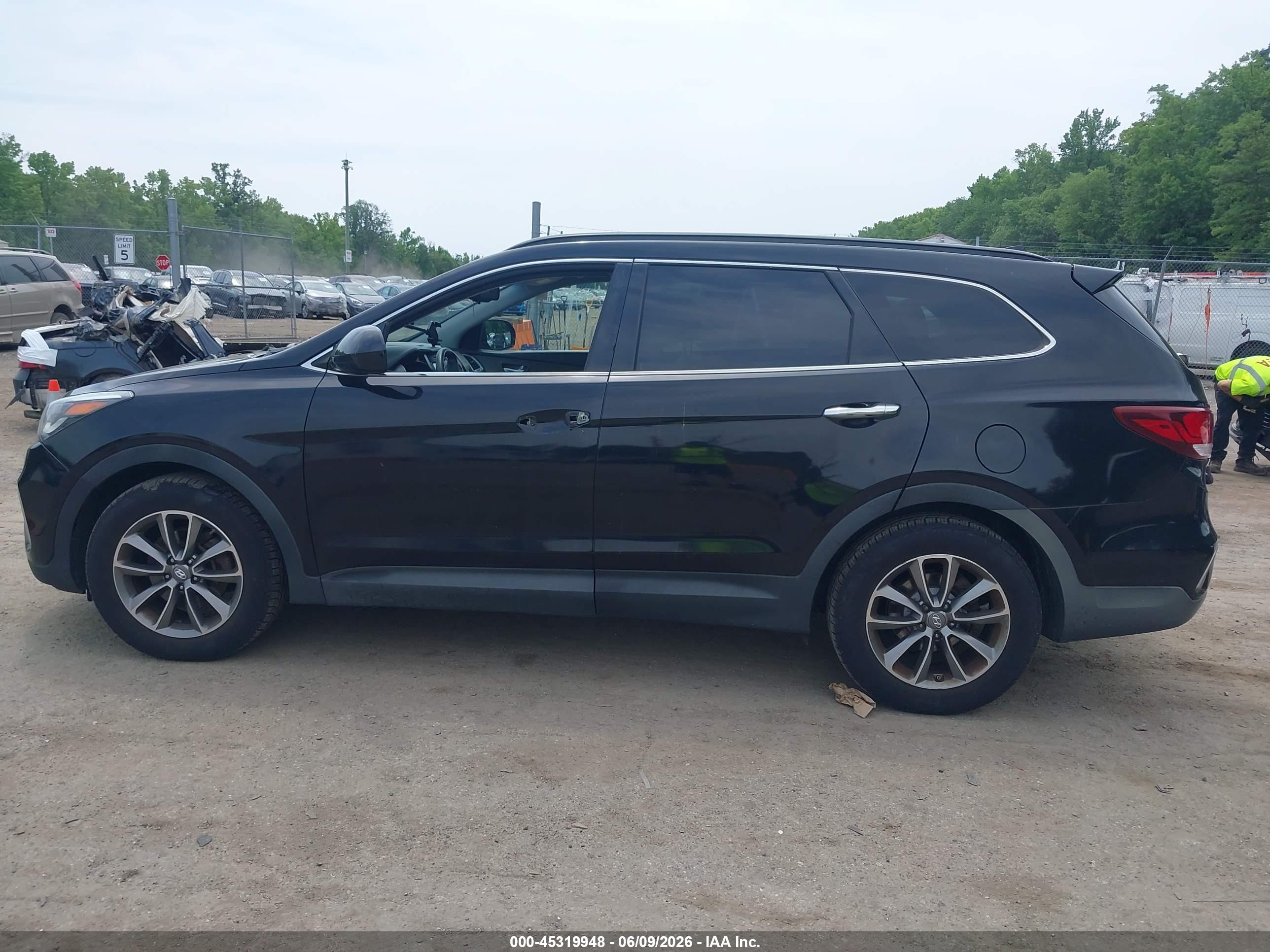 2017 HYUNDAI SANTA FE SE