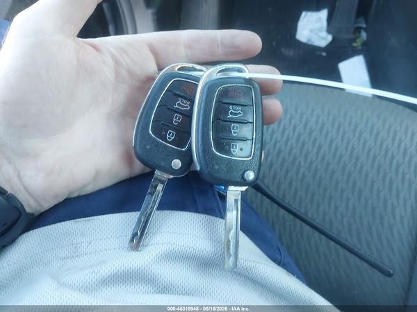 2017 HYUNDAI SANTA FE SE
