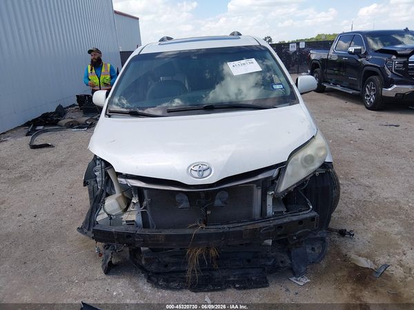 2015 TOYOTA SIENNA XLE PREMIUM 8 PASSENGER