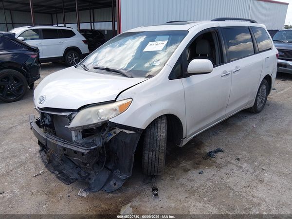 2015 TOYOTA SIENNA XLE PREMIUM 8 PASSENGER