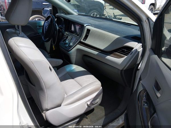 2015 TOYOTA SIENNA XLE PREMIUM 8 PASSENGER