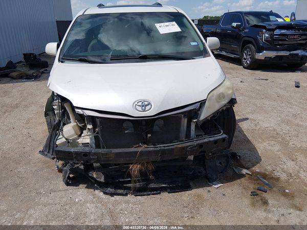 2015 TOYOTA SIENNA XLE PREMIUM 8 PASSENGER