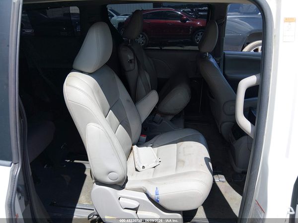 2015 TOYOTA SIENNA XLE PREMIUM 8 PASSENGER