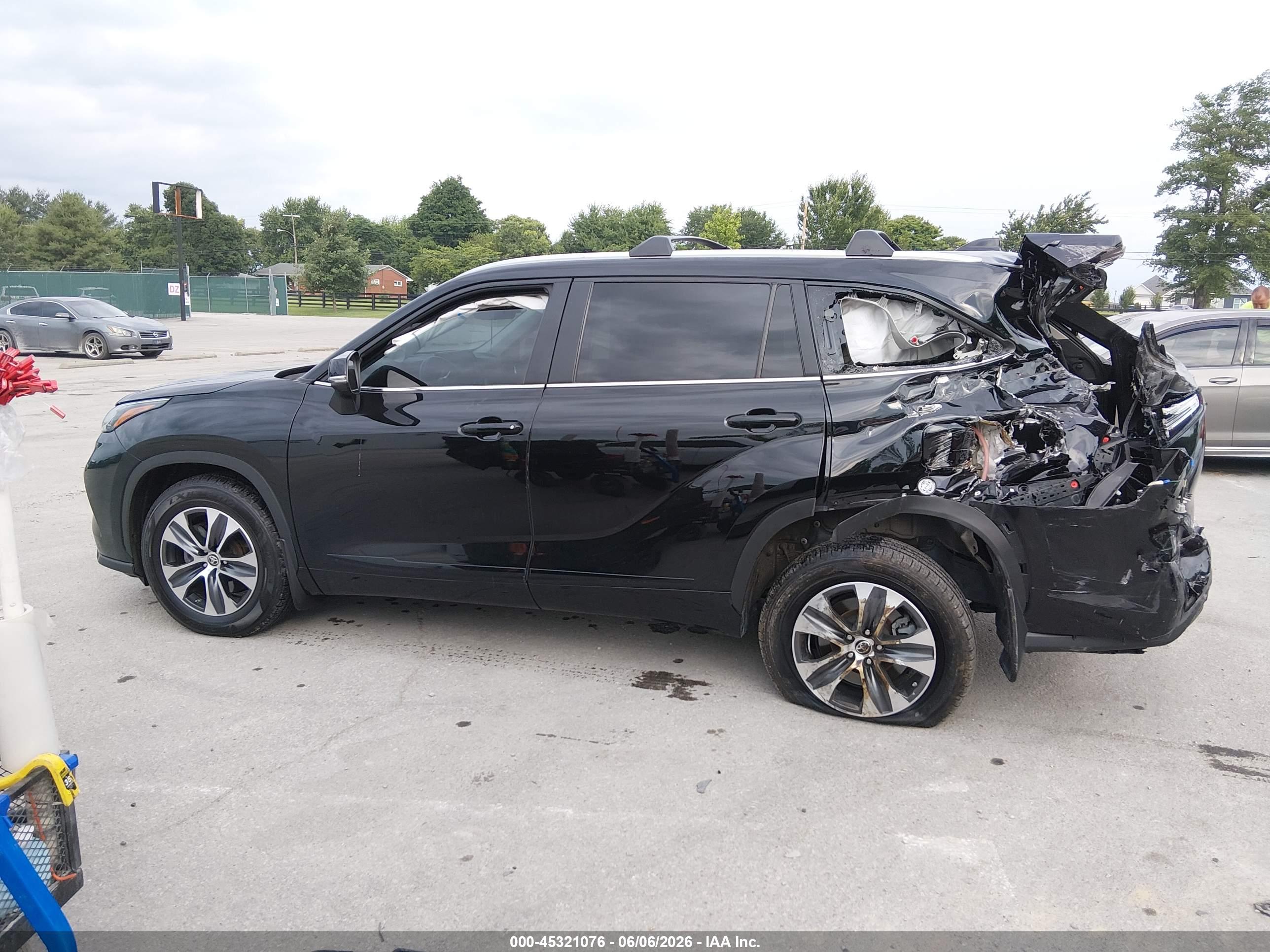 2024 TOYOTA HIGHLANDER XLE