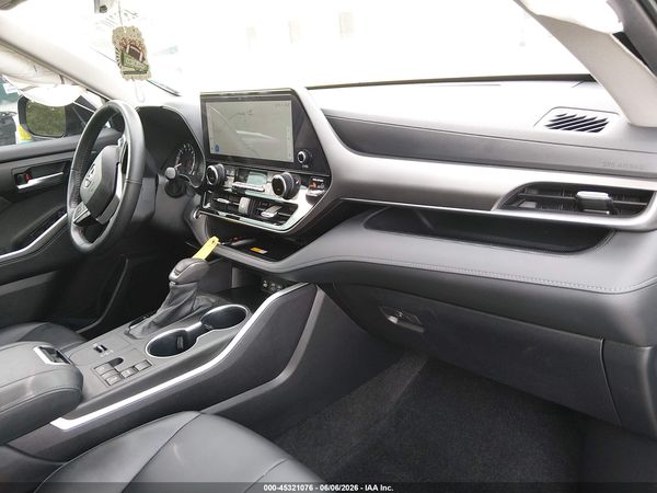 2024 TOYOTA HIGHLANDER XLE