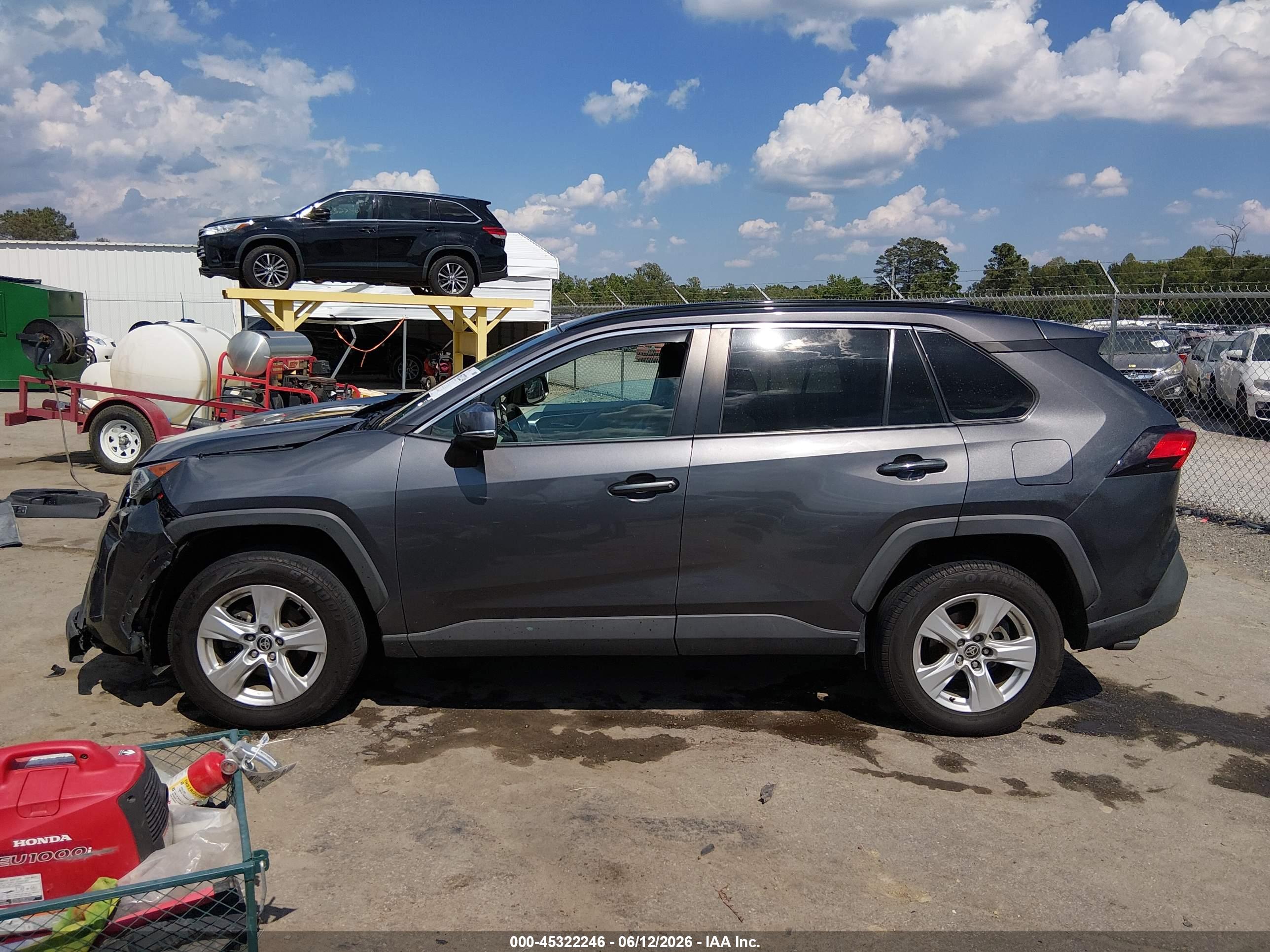 2021 TOYOTA RAV4 XLE
