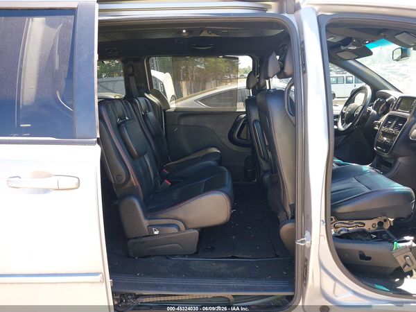2017 DODGE GRAND CARAVAN GT — I8