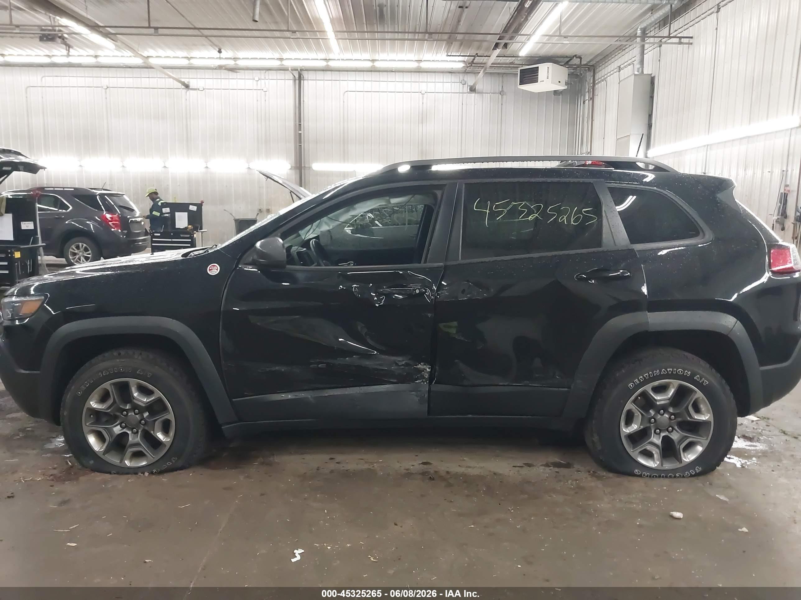 2019 JEEP CHEROKEE TRAILHAWK 4X4