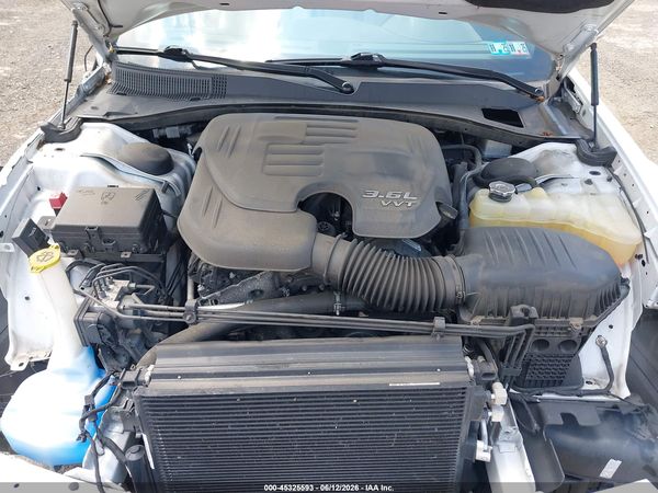 2018 CHRYSLER 300 300S — I10