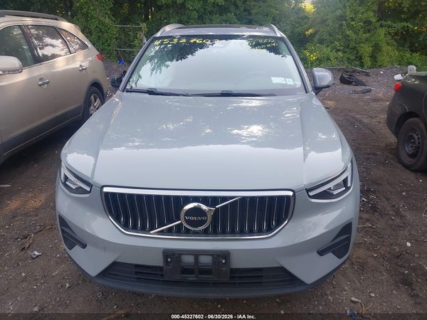 2025 VOLVO XC40 B5 CORE BRIGHT THEME