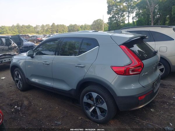 2025 VOLVO XC40 B5 CORE BRIGHT THEME