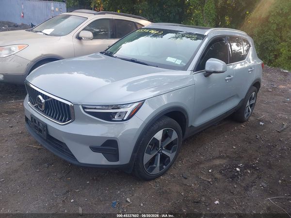2025 VOLVO XC40 B5 CORE BRIGHT THEME