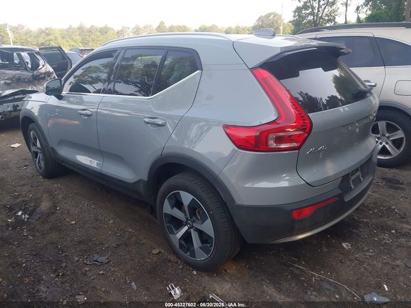 2025 VOLVO XC40 B5 CORE BRIGHT THEME