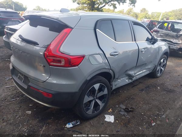 2025 VOLVO XC40 B5 CORE BRIGHT THEME