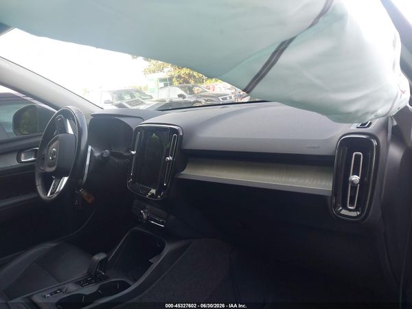 2025 VOLVO XC40 B5 CORE BRIGHT THEME