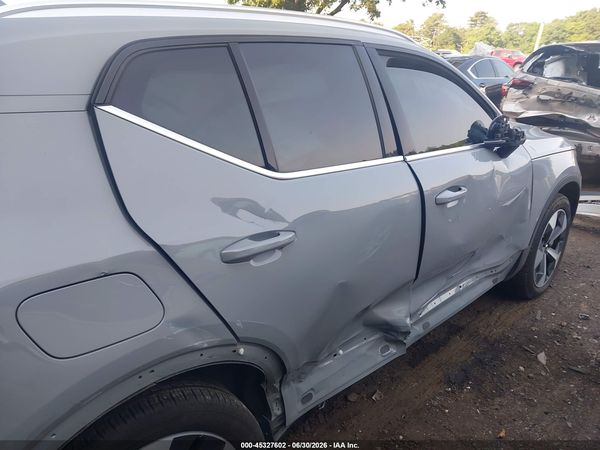 2025 VOLVO XC40 B5 CORE BRIGHT THEME