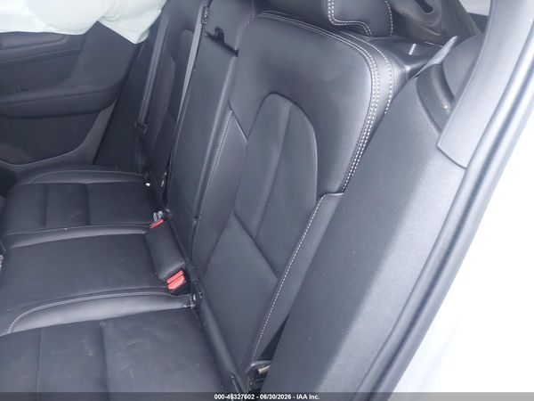 2025 VOLVO XC40 B5 CORE BRIGHT THEME