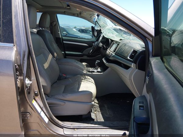 2016 TOYOTA HIGHLANDER XLE V6