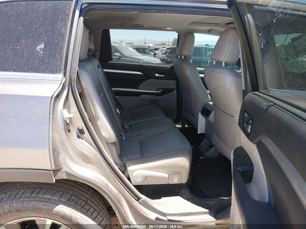 2016 TOYOTA HIGHLANDER XLE V6