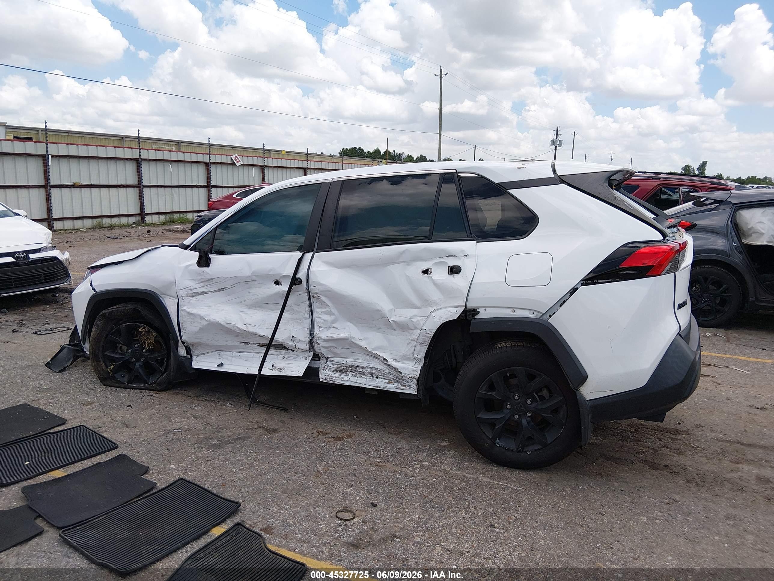 2022 TOYOTA RAV4 LE