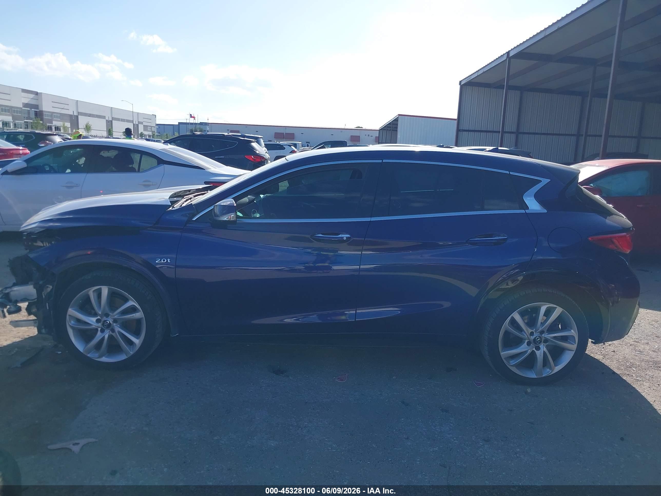 2017 INFINITI QX30