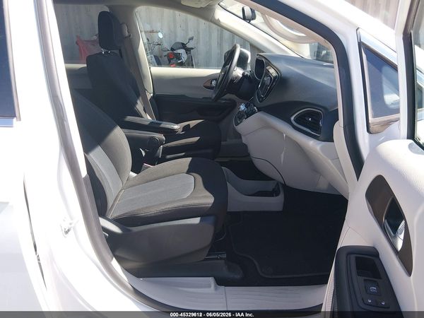 2021 CHRYSLER VOYAGER LX