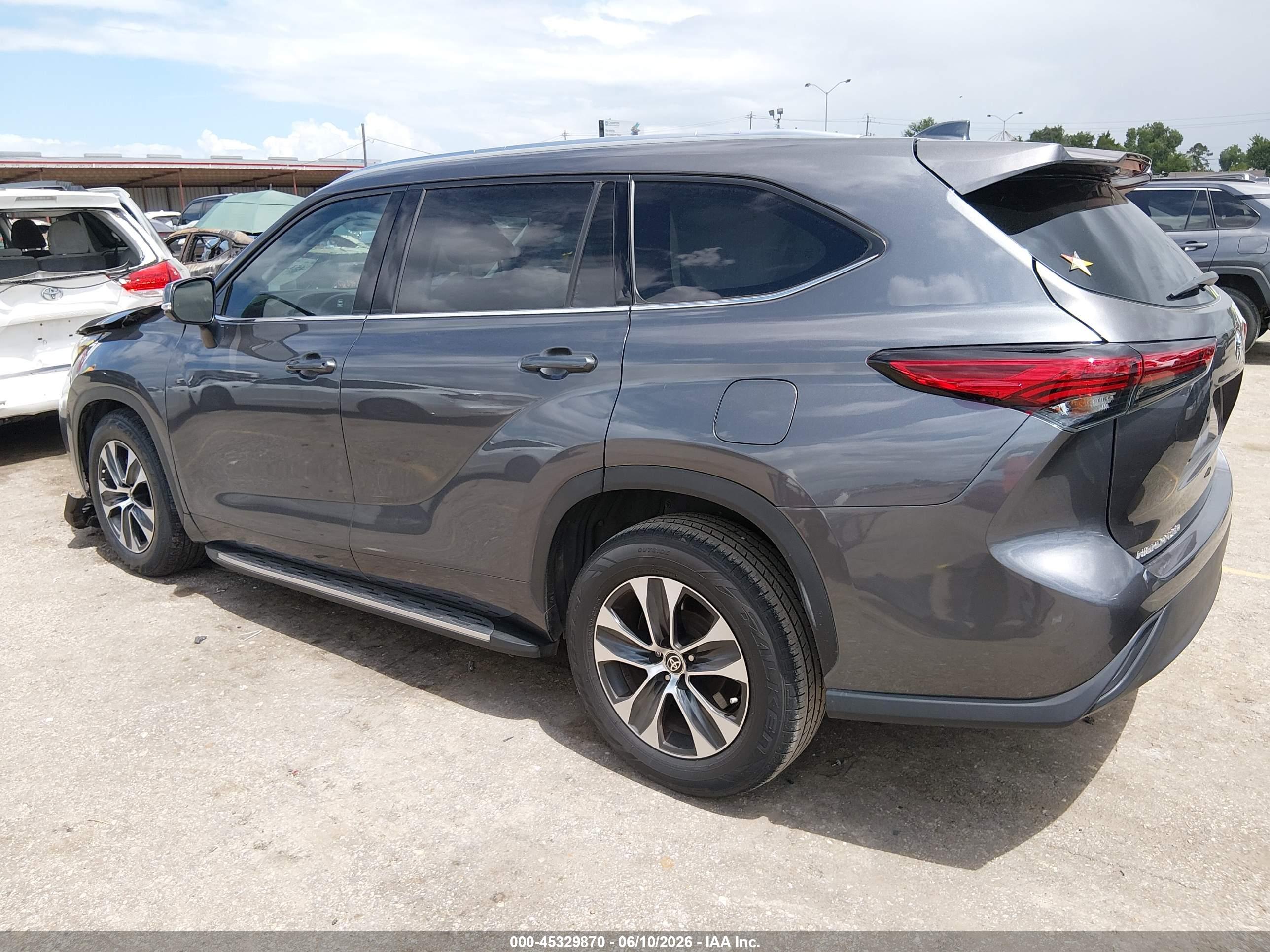 2021 TOYOTA HIGHLANDER XLE