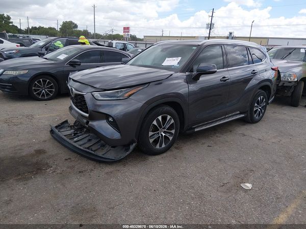 2021 TOYOTA HIGHLANDER XLE