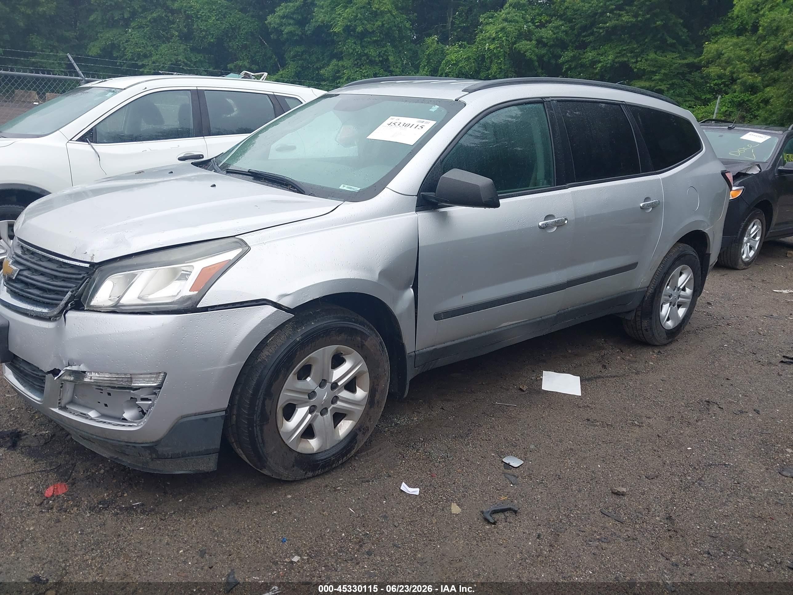 2015 CHEVROLET TRAVERSE LS — I2
