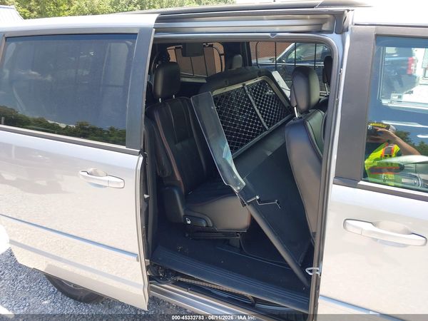2017 DODGE GRAND CARAVAN GT — I8