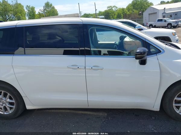 2024 CHRYSLER PACIFICA TOURING L — I116