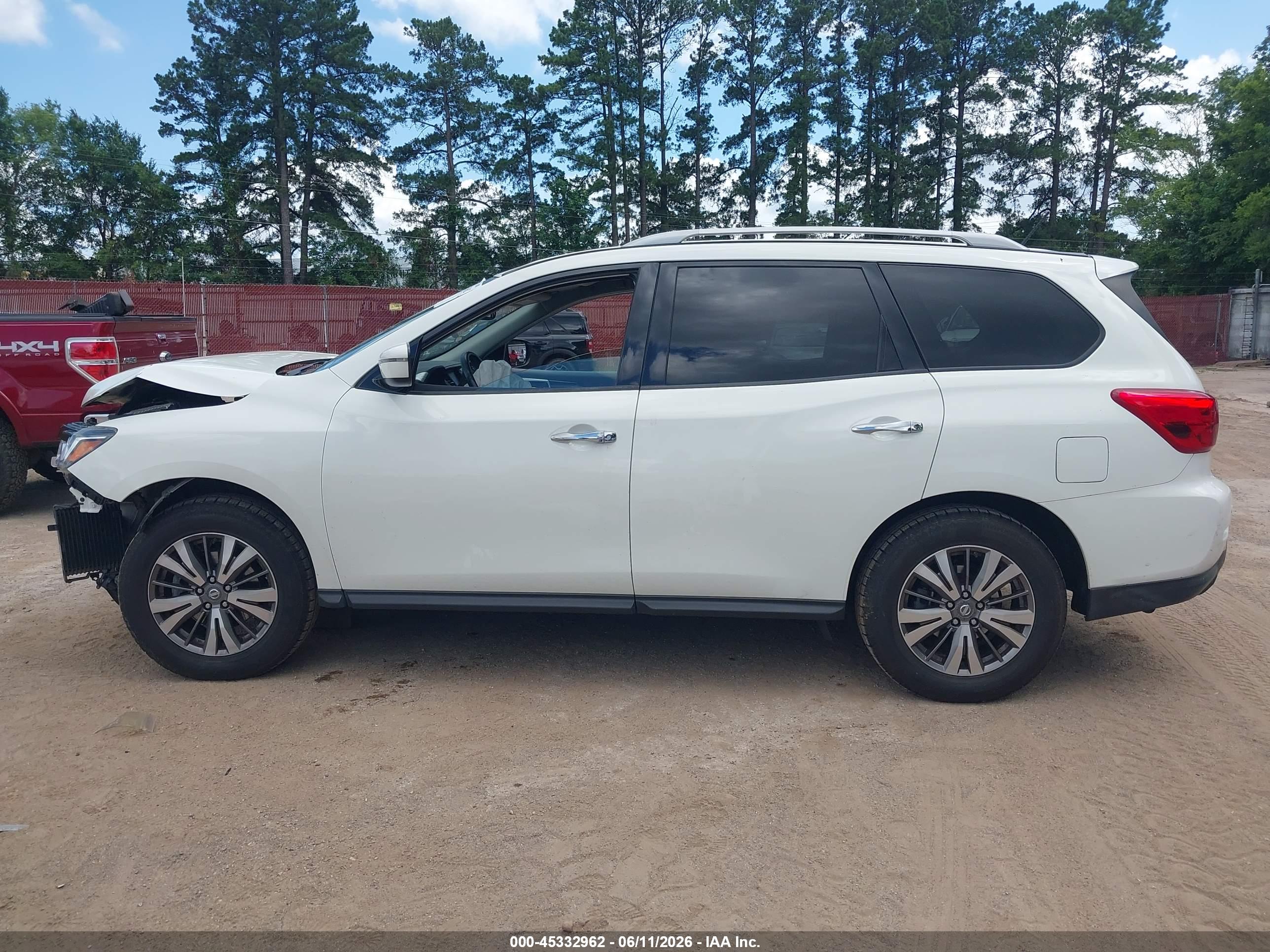 2018 NISSAN PATHFINDER SV