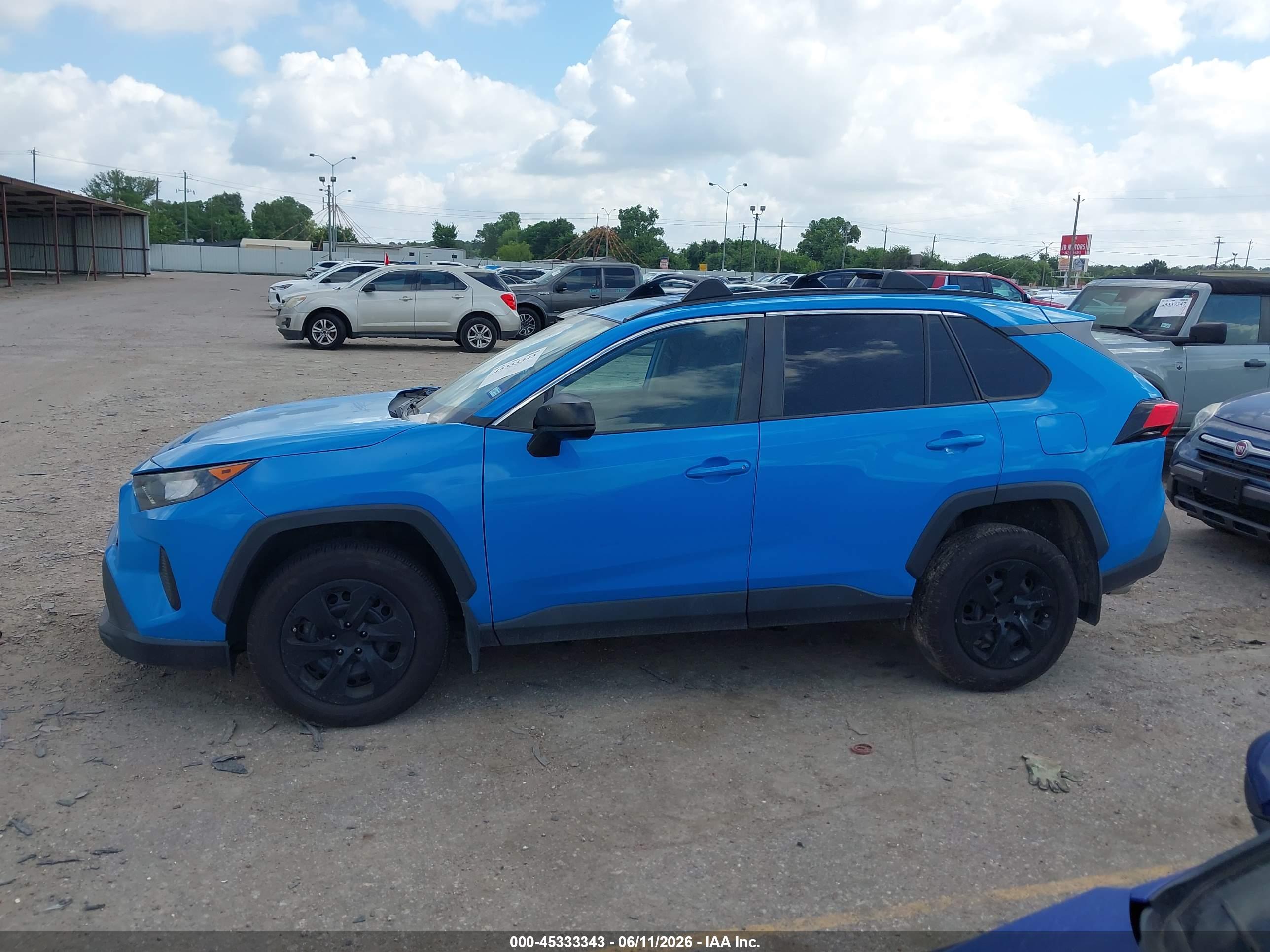 2020 TOYOTA RAV4 LE