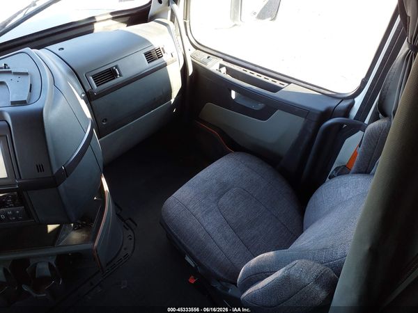 2019 VOLVO VNL