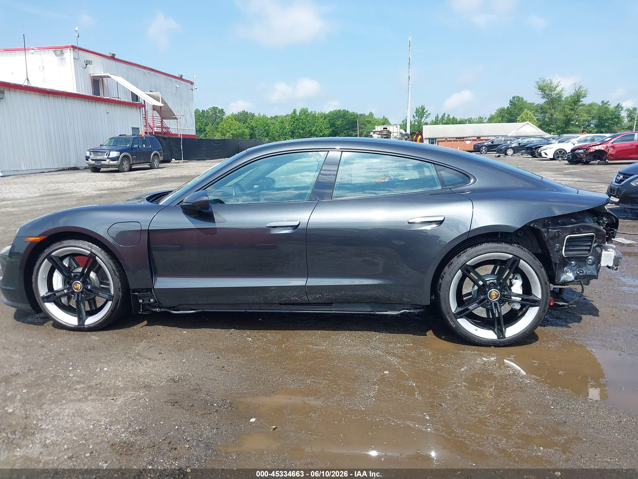 2022 PORSCHE TAYCAN