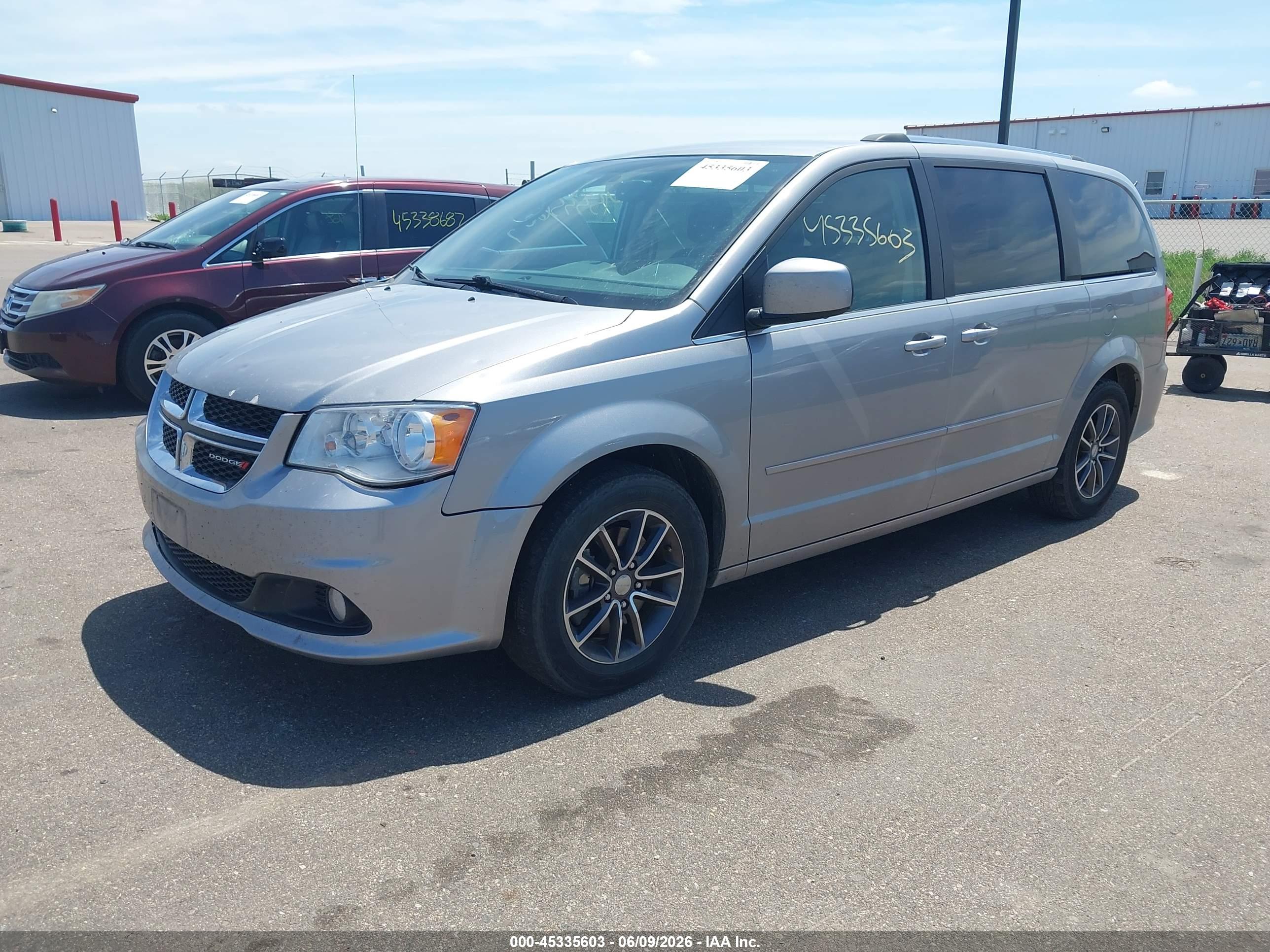 2016 DODGE GRAND CARAVAN SXT — I2