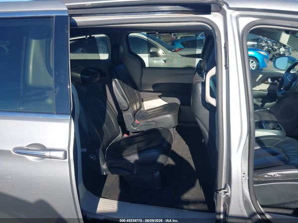 2017 CHRYSLER PACIFICA TOURING-L — I8