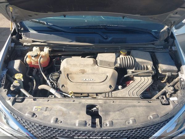2017 CHRYSLER PACIFICA TOURING-L — I10