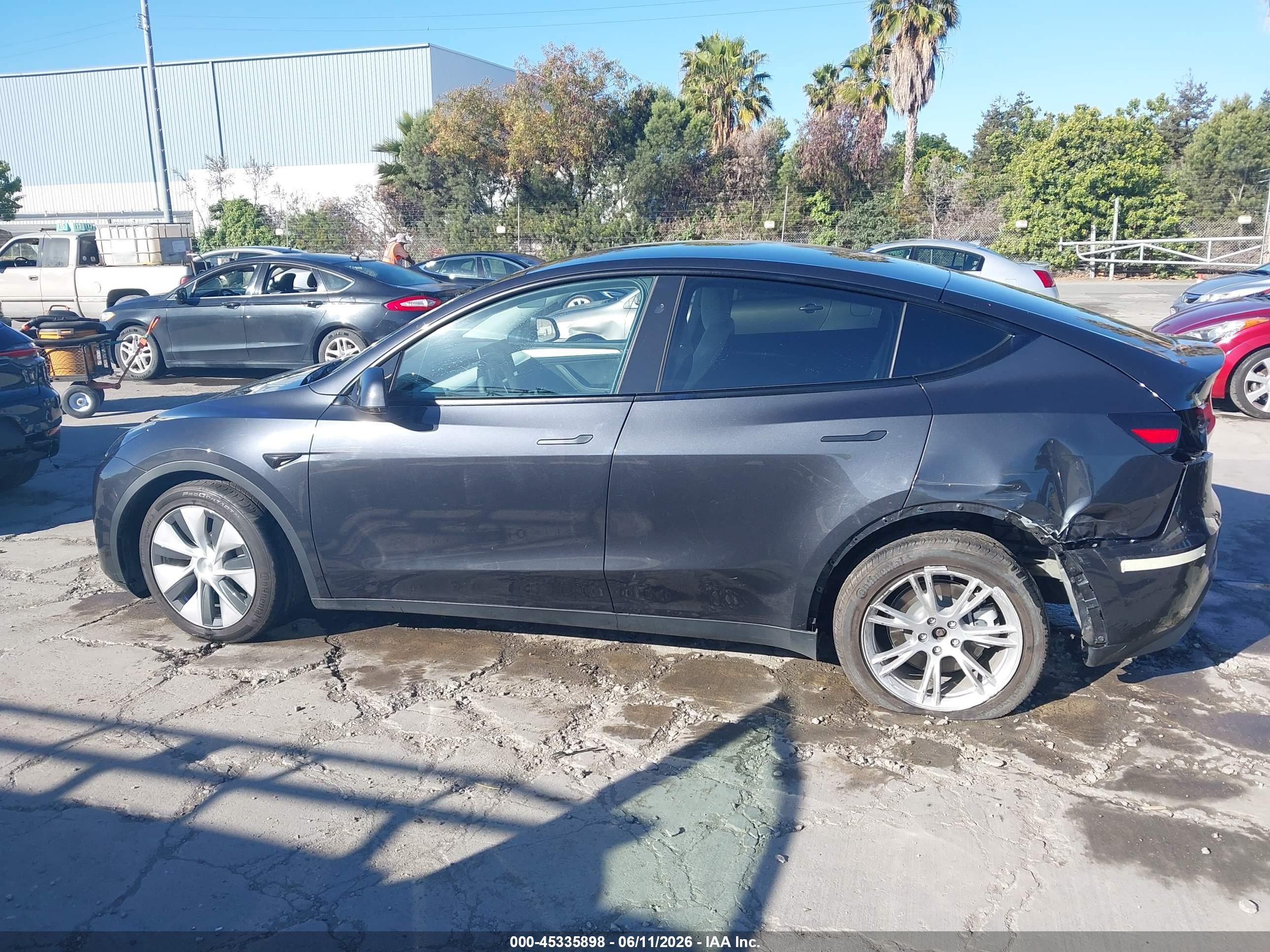 2024 TESLA MODEL Y