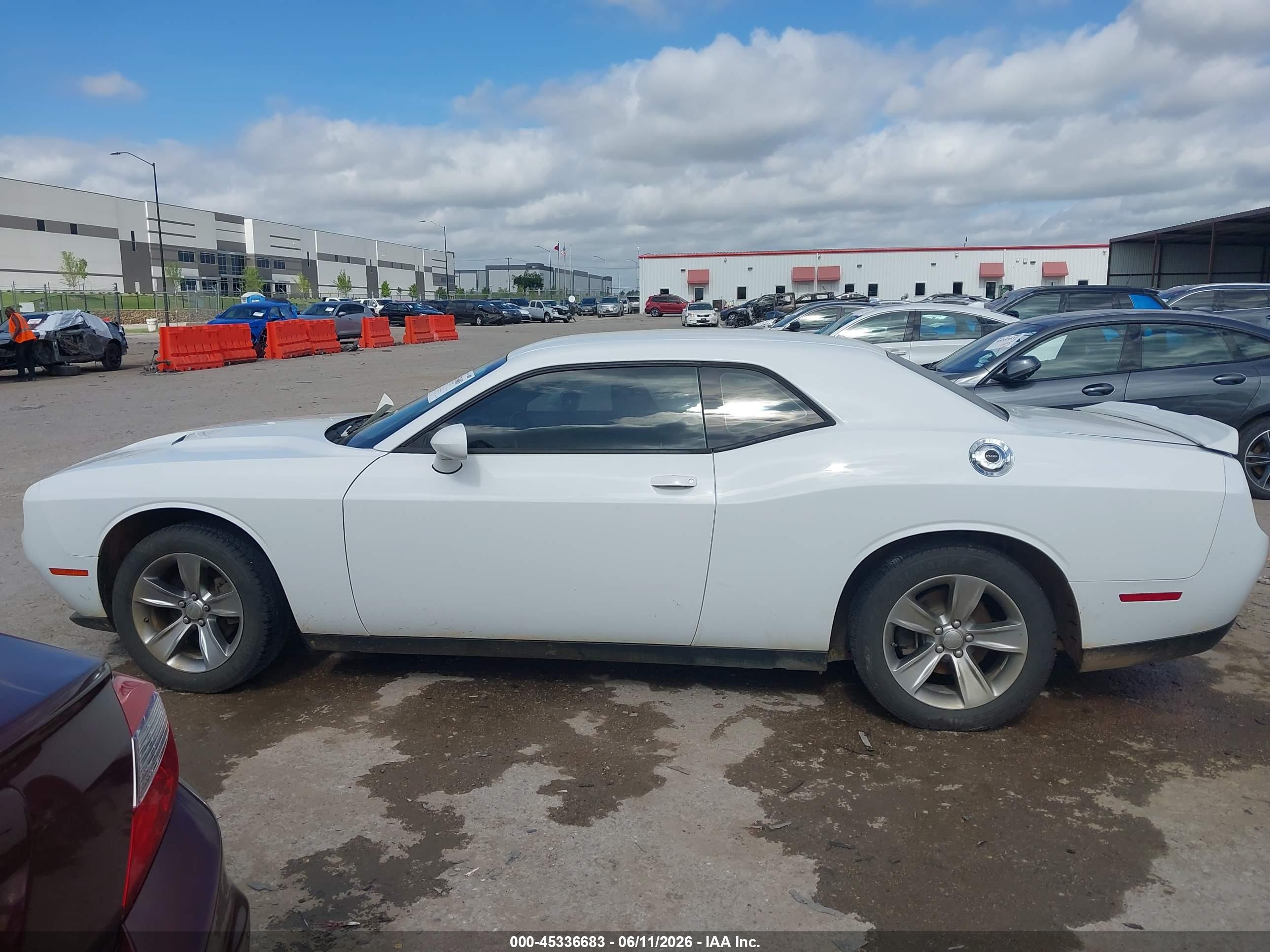 2016 DODGE CHALLENGER SXT
