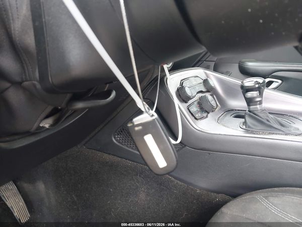 2016 DODGE CHALLENGER SXT