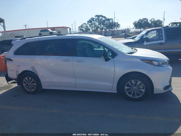 2025 TOYOTA SIENNA XLE