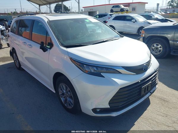 2025 TOYOTA SIENNA XLE